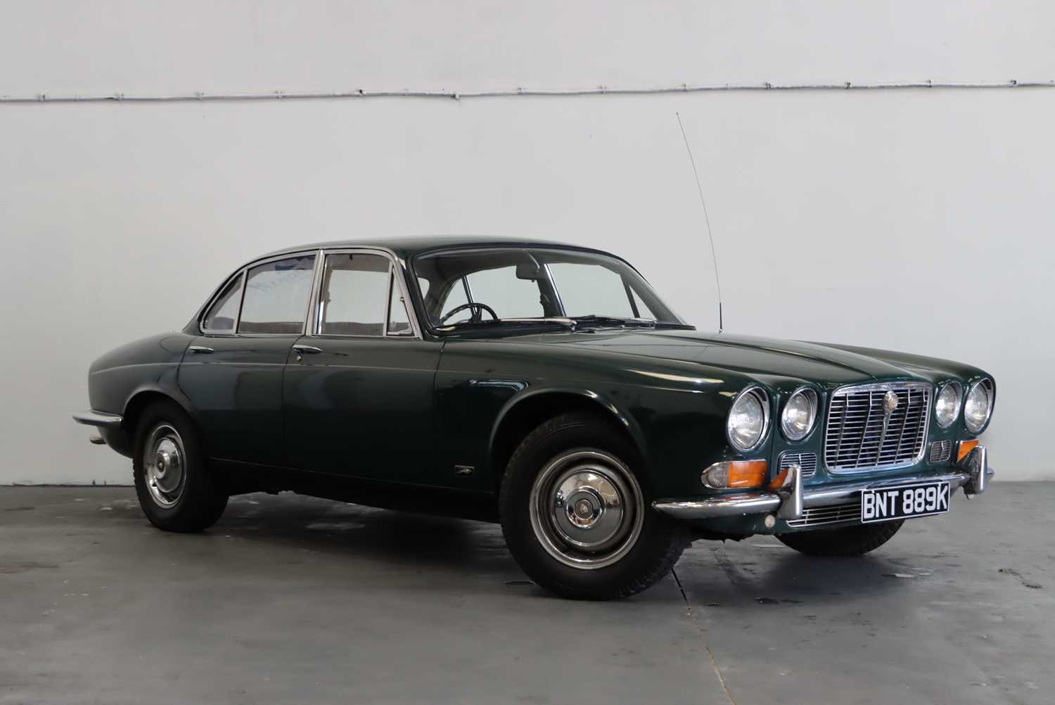 151 - 1972 Jaguar XJ6 4.2 S1