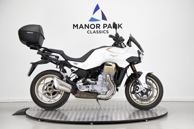 Lot 2023 Moto Guzzi V100 Mandello