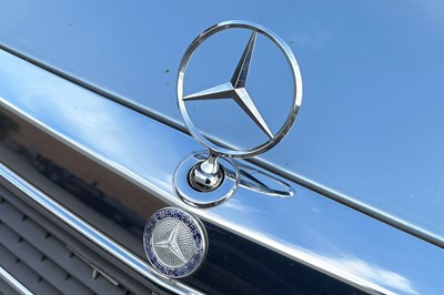 Lot 1992 Mercedes-Benz 190 E 2.0