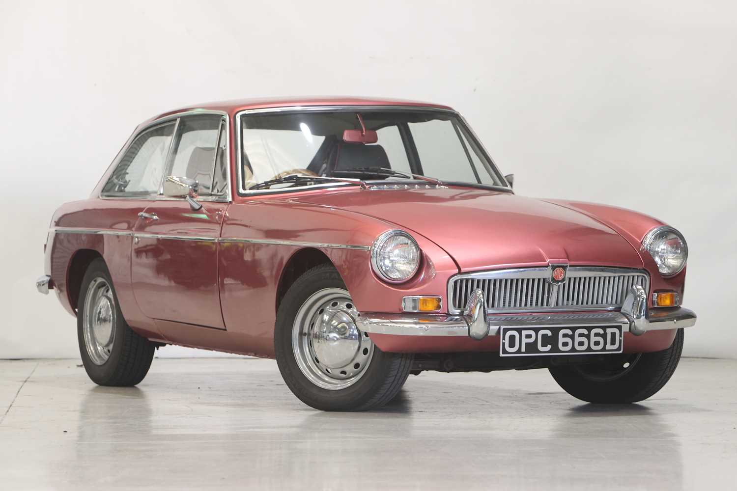 371 - 1966 MG B GT