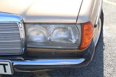 Lot 259 - 1984 Mercedes-Benz 230 TE