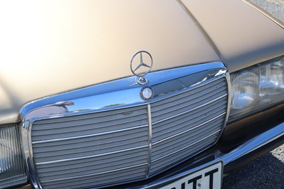 Lot 259 - 1984 Mercedes-Benz 230 TE
