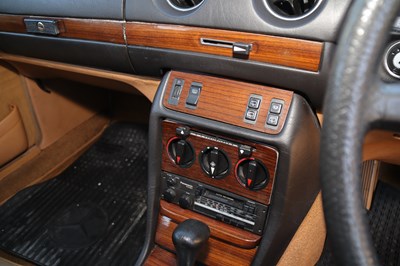 Lot 259 - 1984 Mercedes-Benz 230 TE