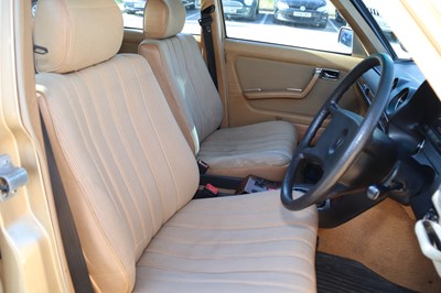 Lot 259 - 1984 Mercedes-Benz 230 TE