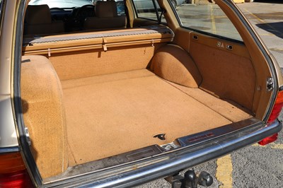 Lot 259 - 1984 Mercedes-Benz 230 TE