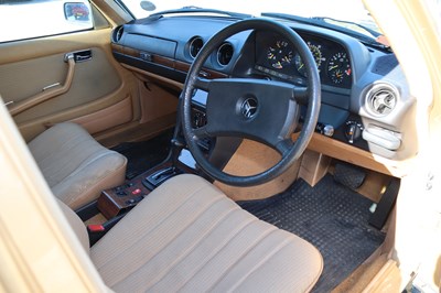 Lot 259 - 1984 Mercedes-Benz 230 TE