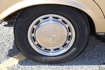Lot 259 - 1984 Mercedes-Benz 230 TE