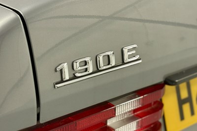 Lot 1990 Mercedes-Benz 190 E 1.8