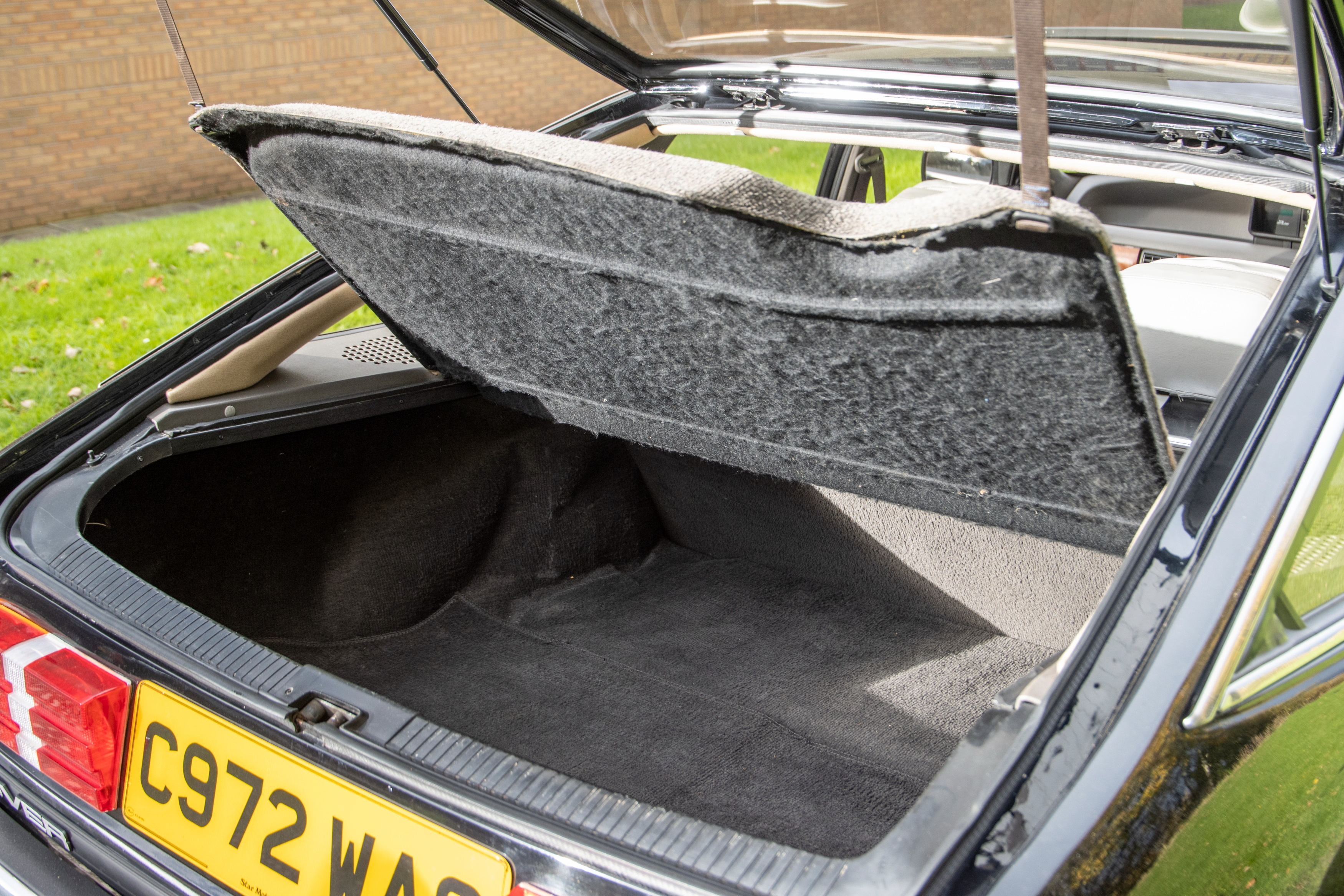 Sd1 Window Lot 9 - 1985 Rover SD1 3500 Vanden Plas EFI