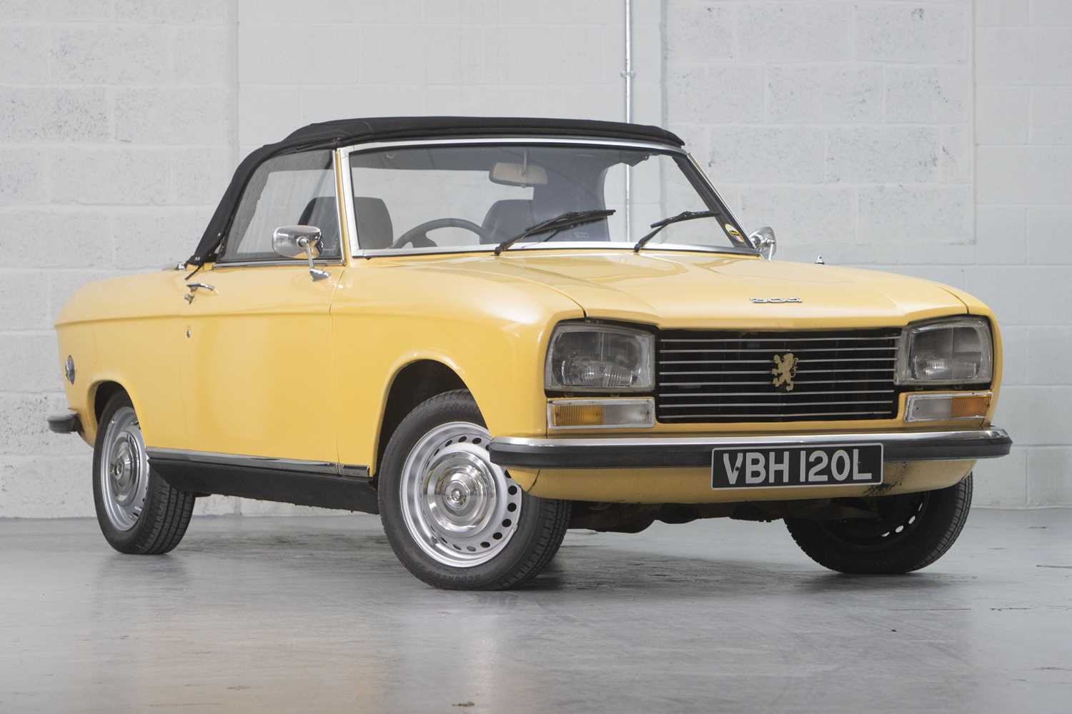 Lot 219 - 1973 Peugeot 304 Cabriolet