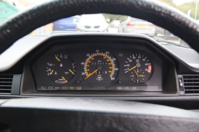 Lot 215 - 1988 Mercedes-Benz 260 E