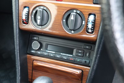 Lot 215 - 1988 Mercedes-Benz 260 E