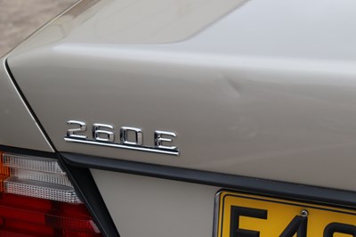Lot 215 - 1988 Mercedes-Benz 260 E