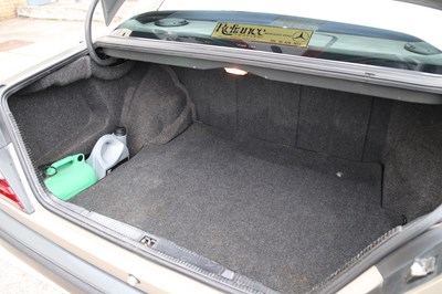 Lot 215 - 1988 Mercedes-Benz 260 E