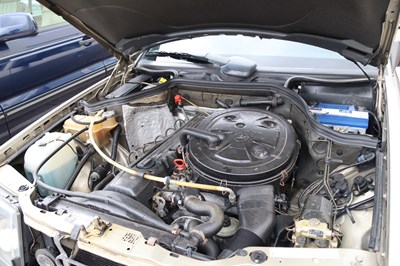 Lot 215 - 1988 Mercedes-Benz 260 E