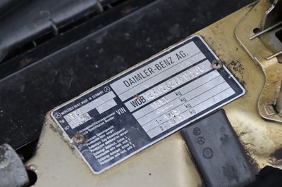 Lot 215 - 1988 Mercedes-Benz 260 E