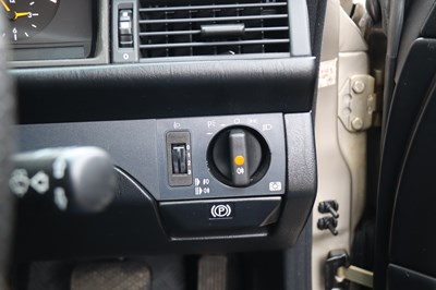 Lot 215 - 1988 Mercedes-Benz 260 E