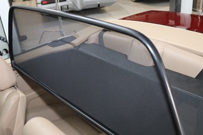 Lot 209 - 1993 BMW 318i (E30) Lux Convertible