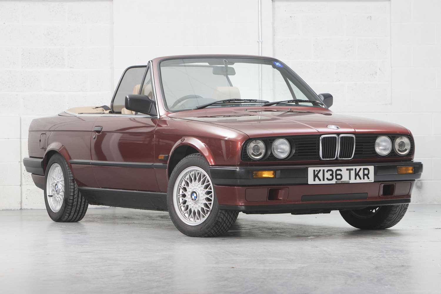 Lot 209 - 1993 BMW 318i (E30) Lux Convertible