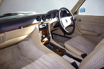 Lot 142 - 1983 Mercedes-Benz 500SL