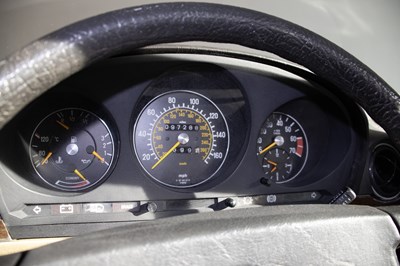 Lot 142 - 1983 Mercedes-Benz 500SL