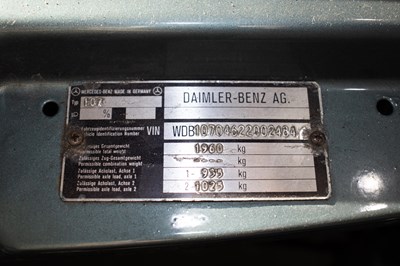 Lot 142 - 1983 Mercedes-Benz 500SL