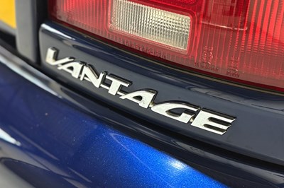 Lot 2000 Aston Martin DB7 Vantage