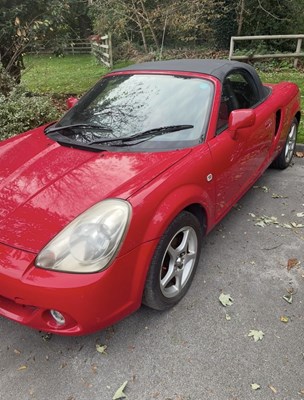 Lot 2004 Toyota MR2 Roadster