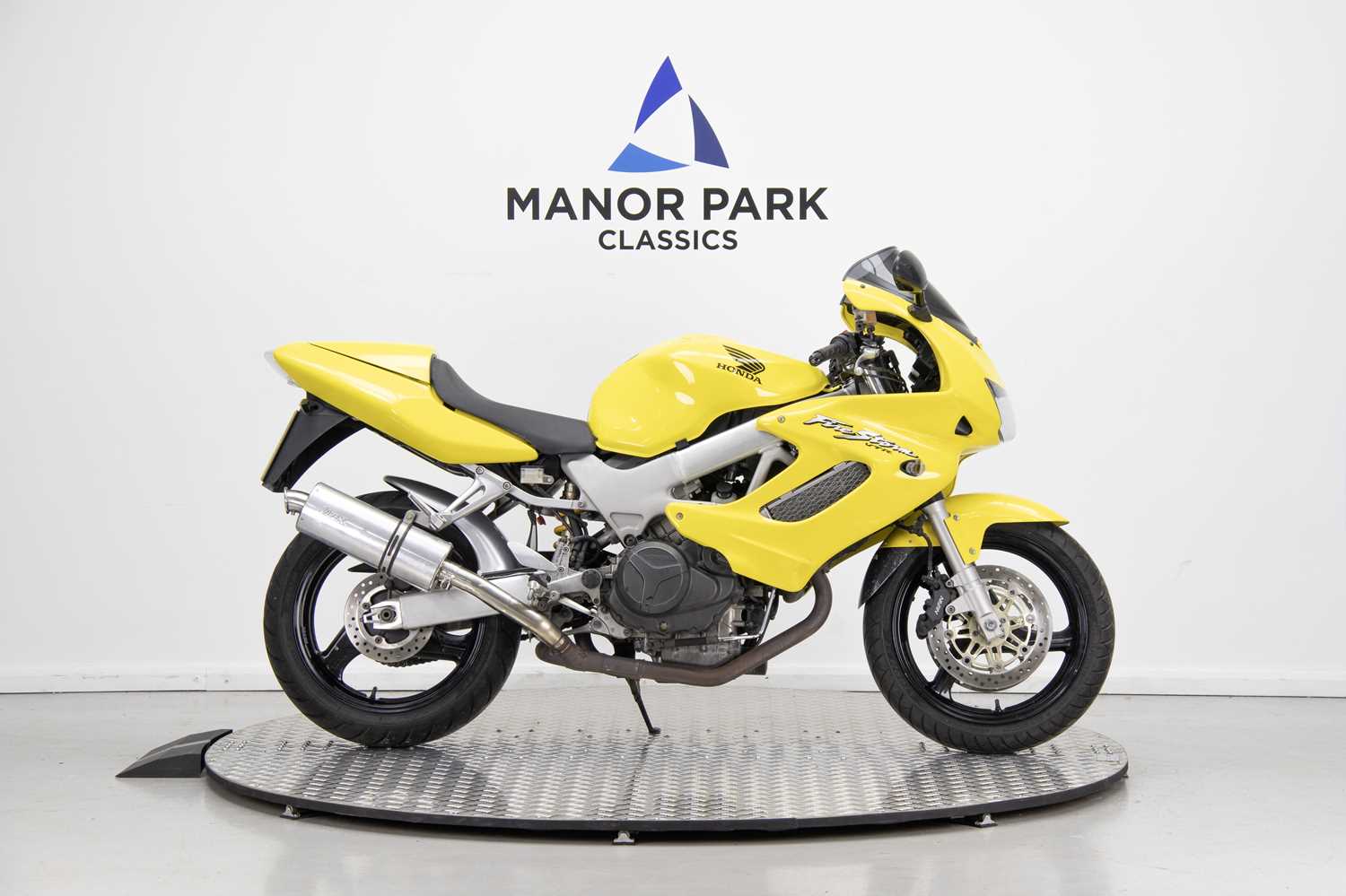 Lot 2003 Honda VTR1000 Firestorm