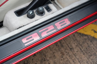 Lot 1990 Porsche 928 GT