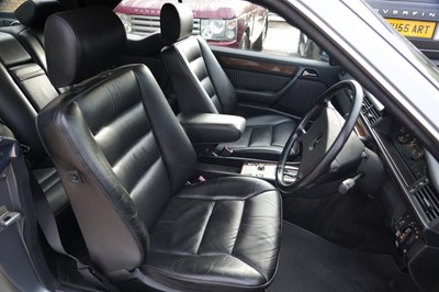 Lot 1989 Mercedes-Benz 300 CE