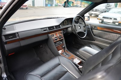 Lot 1989 Mercedes-Benz 300 CE