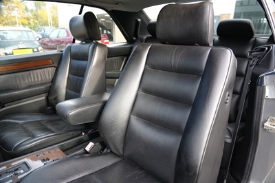 Lot 1989 Mercedes-Benz 300 CE