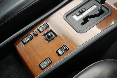 Lot 1989 Mercedes-Benz 300 CE