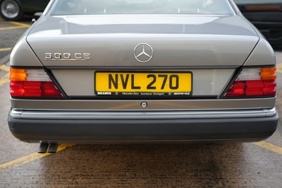 Lot 1989 Mercedes-Benz 300 CE