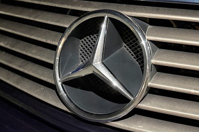 Lot 229 - 1996 Mercedes-Benz SL 320