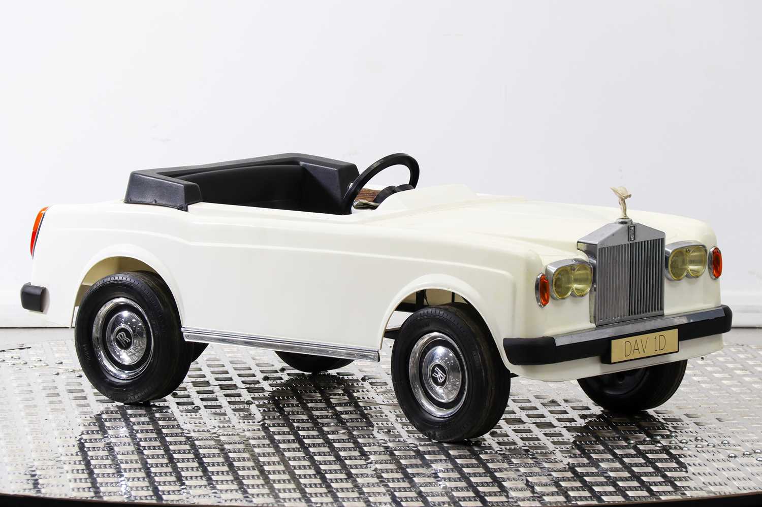 Lot 242 - Sharna Tri-ang Rolls Royce