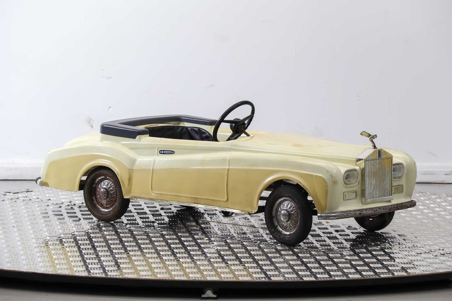 Lot 243 - Tri-ang Rolls Royce