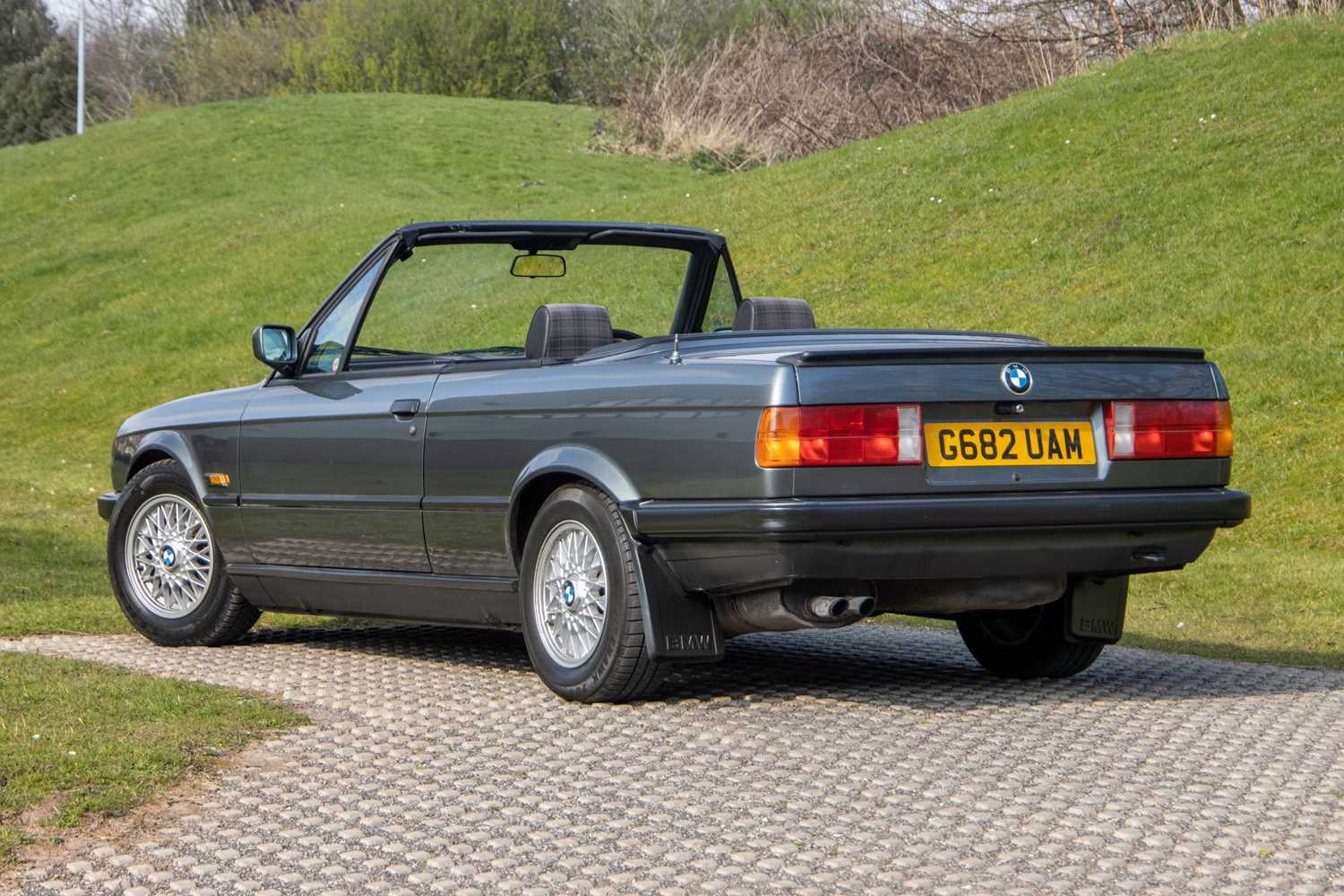 Lot 51 - 1990 BMW 320i Convertible