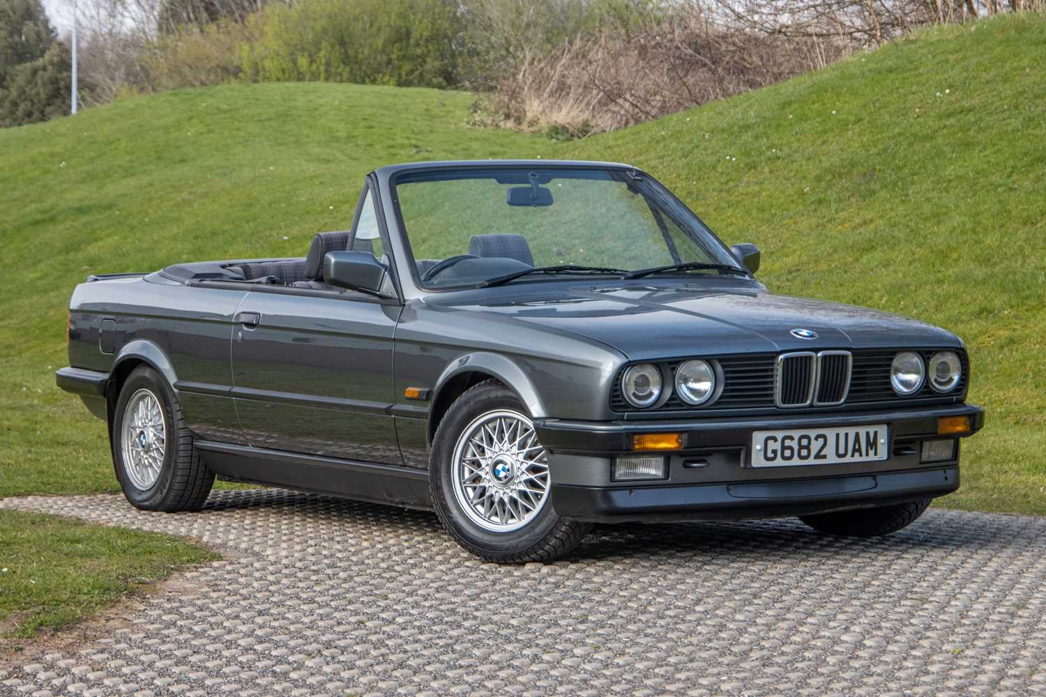 Lot 51 - 1990 BMW 320i Convertible