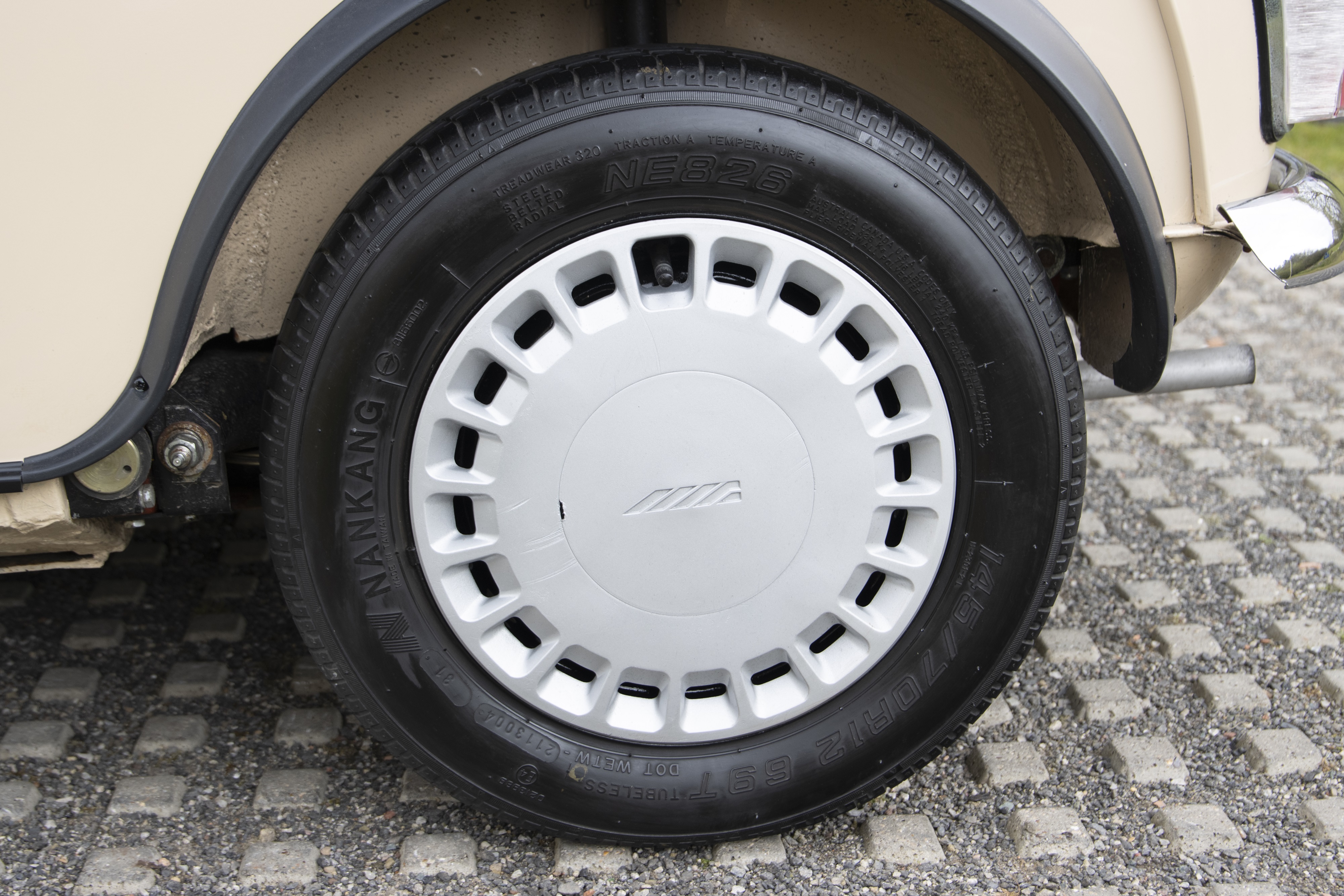 Austin Mini Rims Lot 75 - 1987 Austin Mini Mayfair