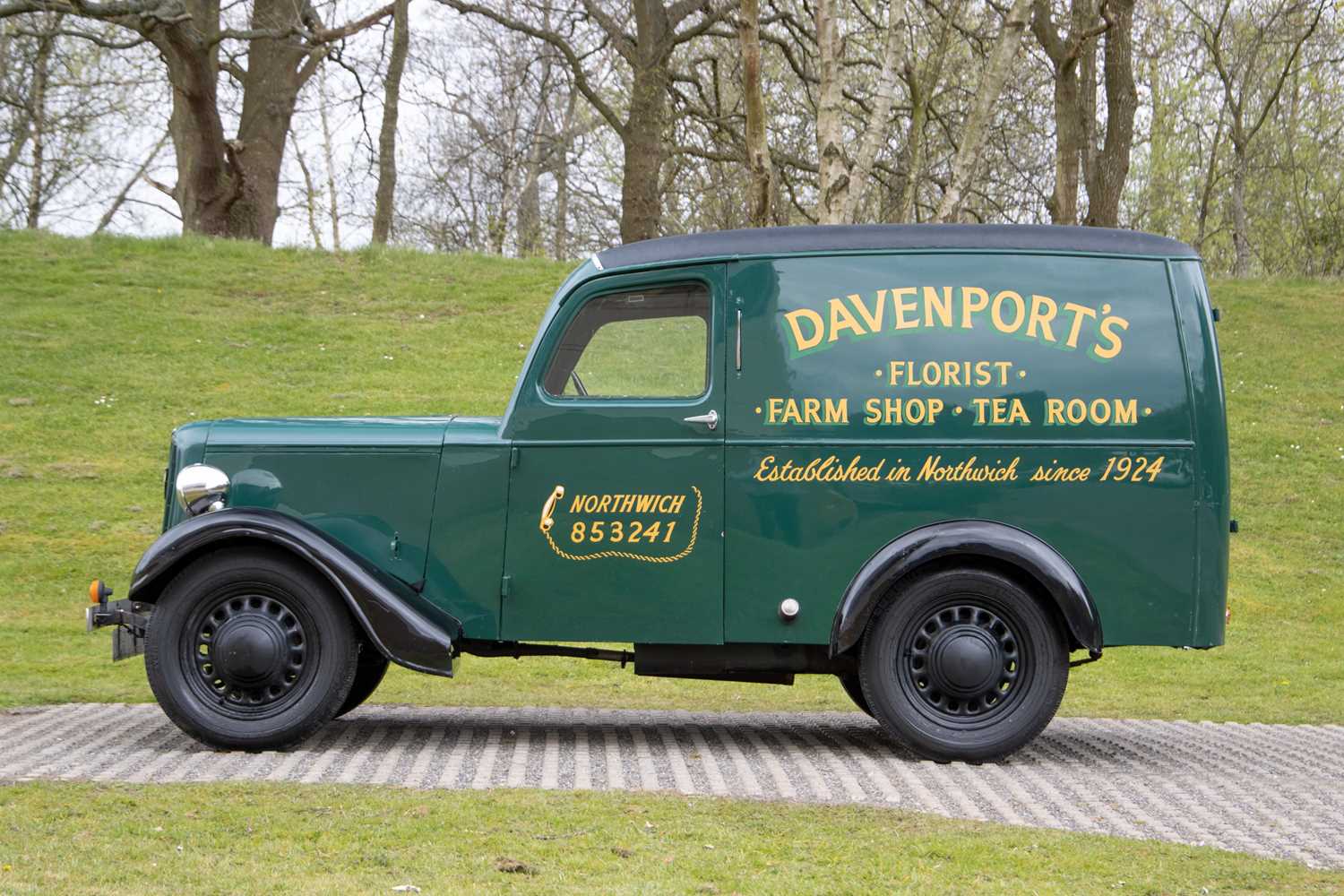 Lot 33 - 1952 Jowett Bradford Van