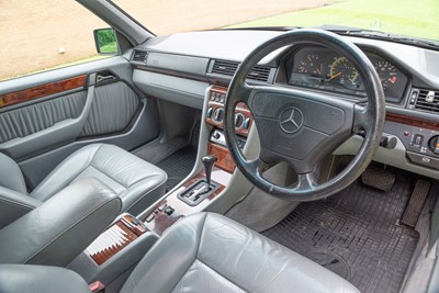 Lot 20 - 1994 Mercedes-Benz E 320 Estate 7-Seater