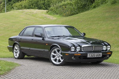 Lot 67 - 1999 Jaguar XJR 4.0 V8