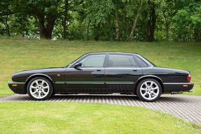 Lot 67 - 1999 Jaguar XJR 4.0 V8