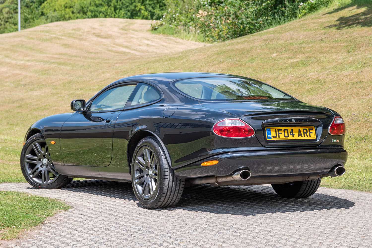 Lot 69 - 2004 Jaguar XKR 4.2 Coupe