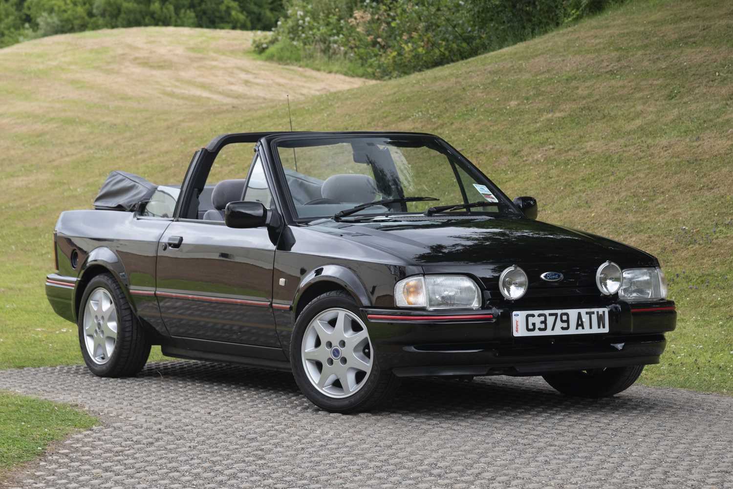 Lot 43 - 1990 Ford Escort XR3i Cabriolet