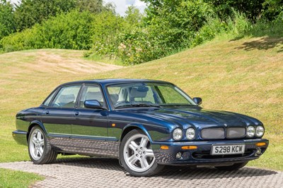 Lot 75 - 1998 Jaguar XJR 4.0 V8