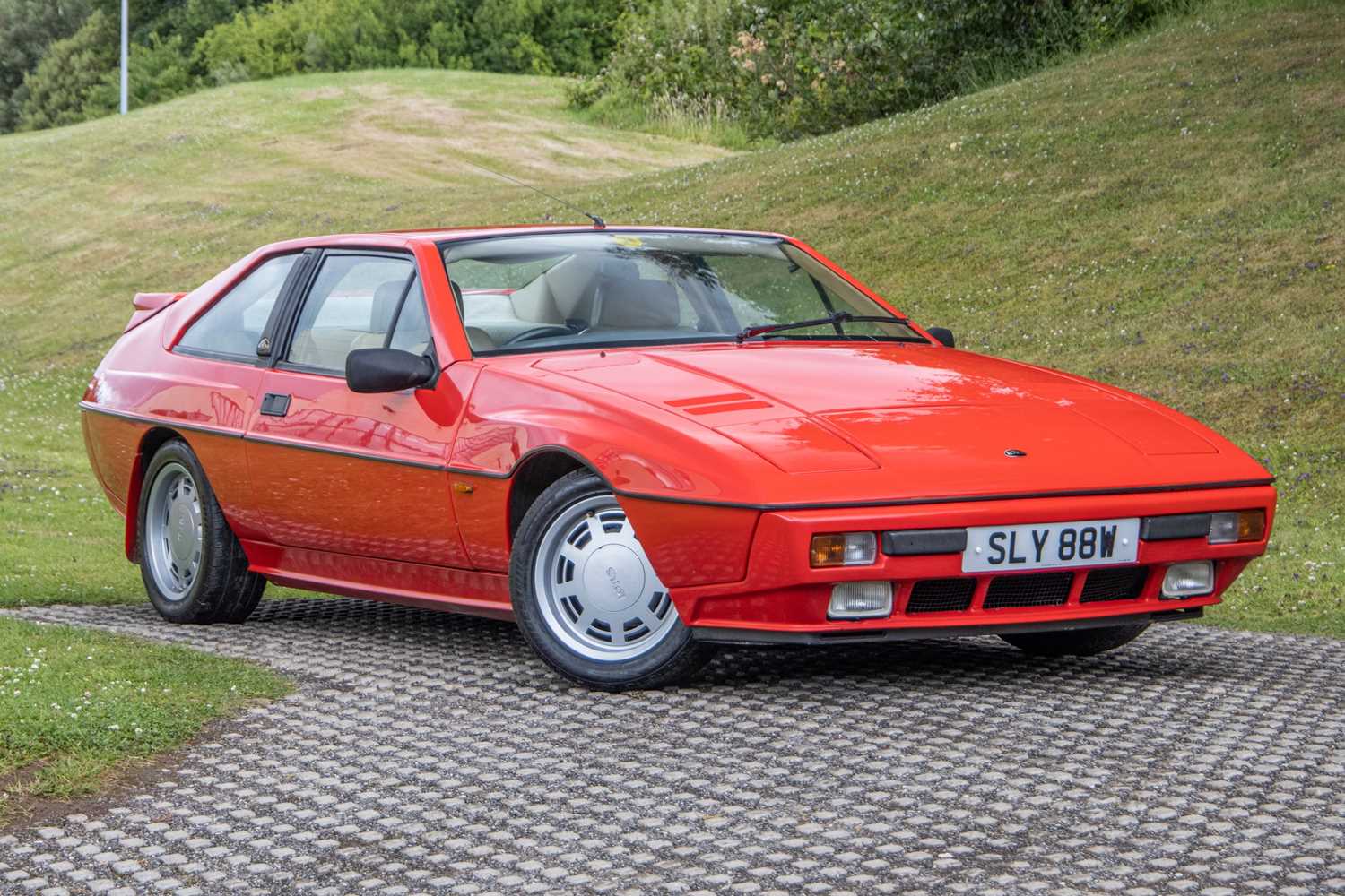 Lot 42 1988 Lotus Excel SE