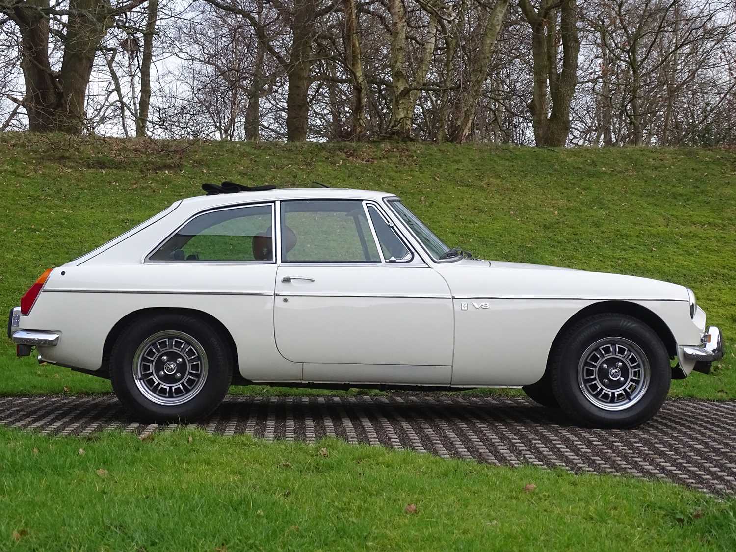 Lot 94 - 1974 MG B GT V8